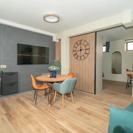 Apartment Helena Muza *